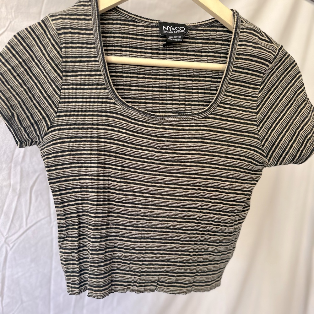 Vintage 90’s fashion black and white striped knit croped tee